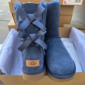 Ugg authentic Bailey bow womens Sz 7 new 100% authentic